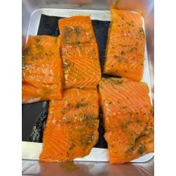 Steak de saumon mariné