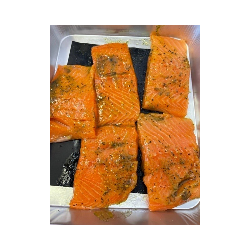 Steak de saumon mariné